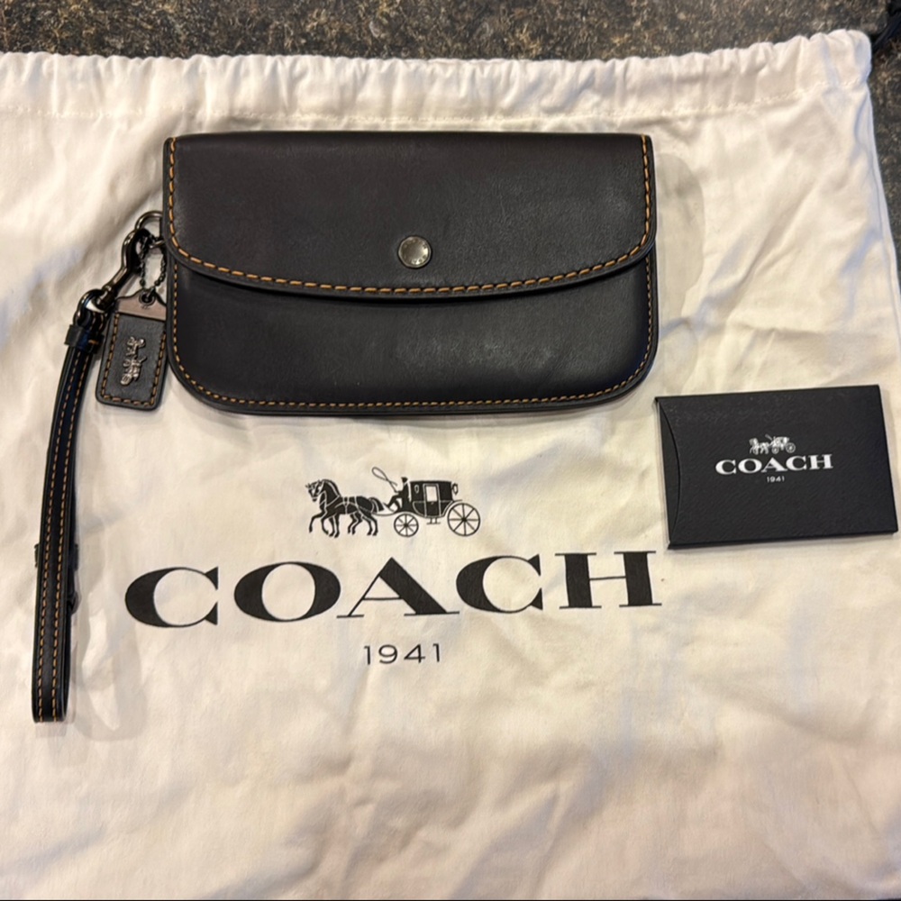 COACH 1941 BLACK GLOVETANNED LEATHER
WRISTLET CLUTCH